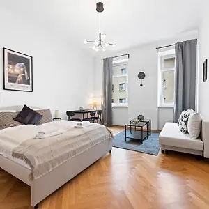  Apartament Cozy In 16th District