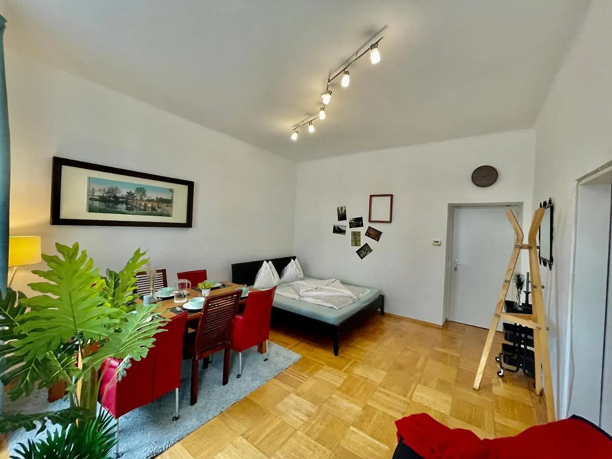 Nice Apartment Close To City Center Bécs