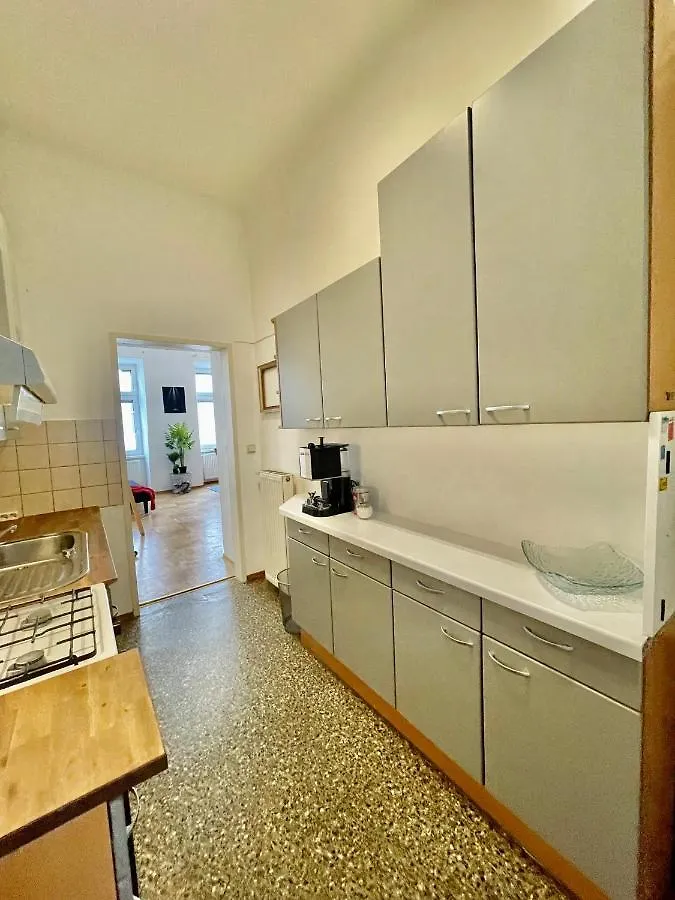 Nice Apartment Close To City Center Bécs