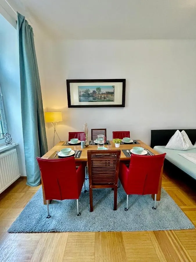 Nice Apartment Close To City Center Bécs