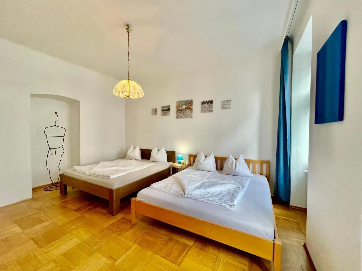 Nice Apartment Close To City Center Bécs