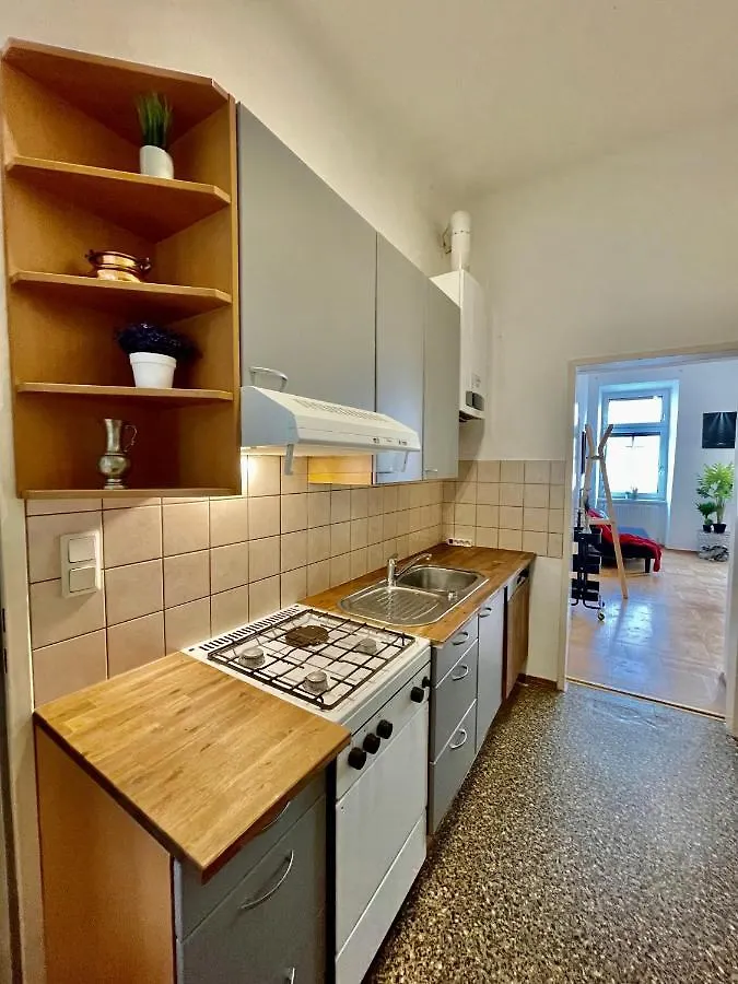 Nice Apartment Close To City Center Bécs